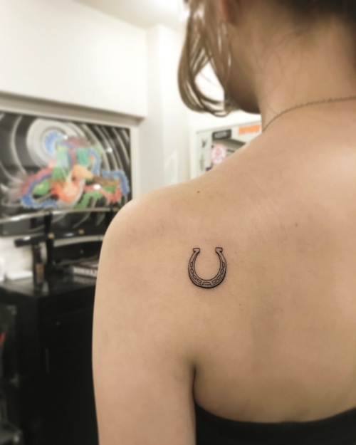 horseshoetattoo.jpg